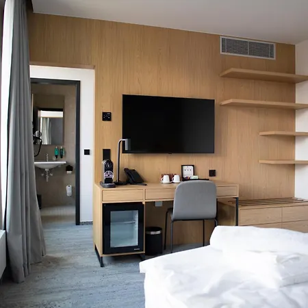 Amenity & Ceska Kanada Hotel *