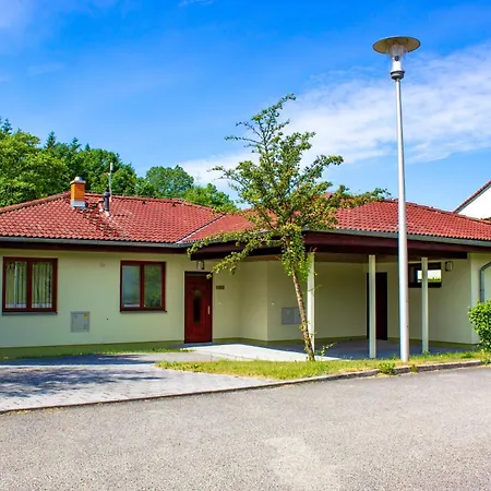 Hotel Amenity & Ceska Kanada *