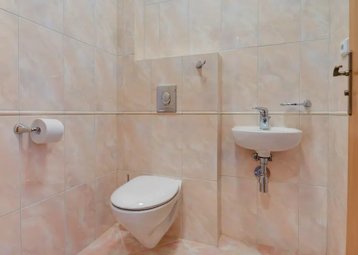 Hotel Amenity & Ceska Kanada *